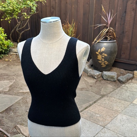 White + Warren Black Ribbed V Neck Cashmere Tank - Picture 5 of 6